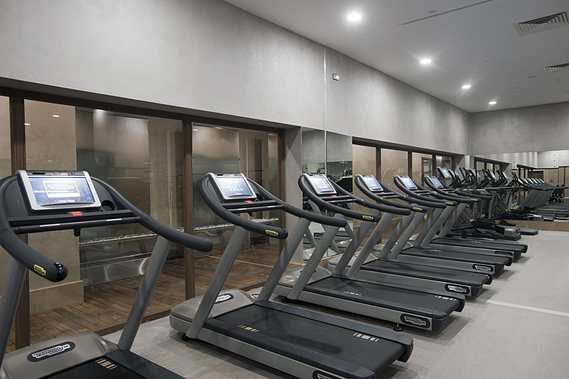 Cevahir Hotel Istanbul Asia Luaran gambar Treadmills in a gym