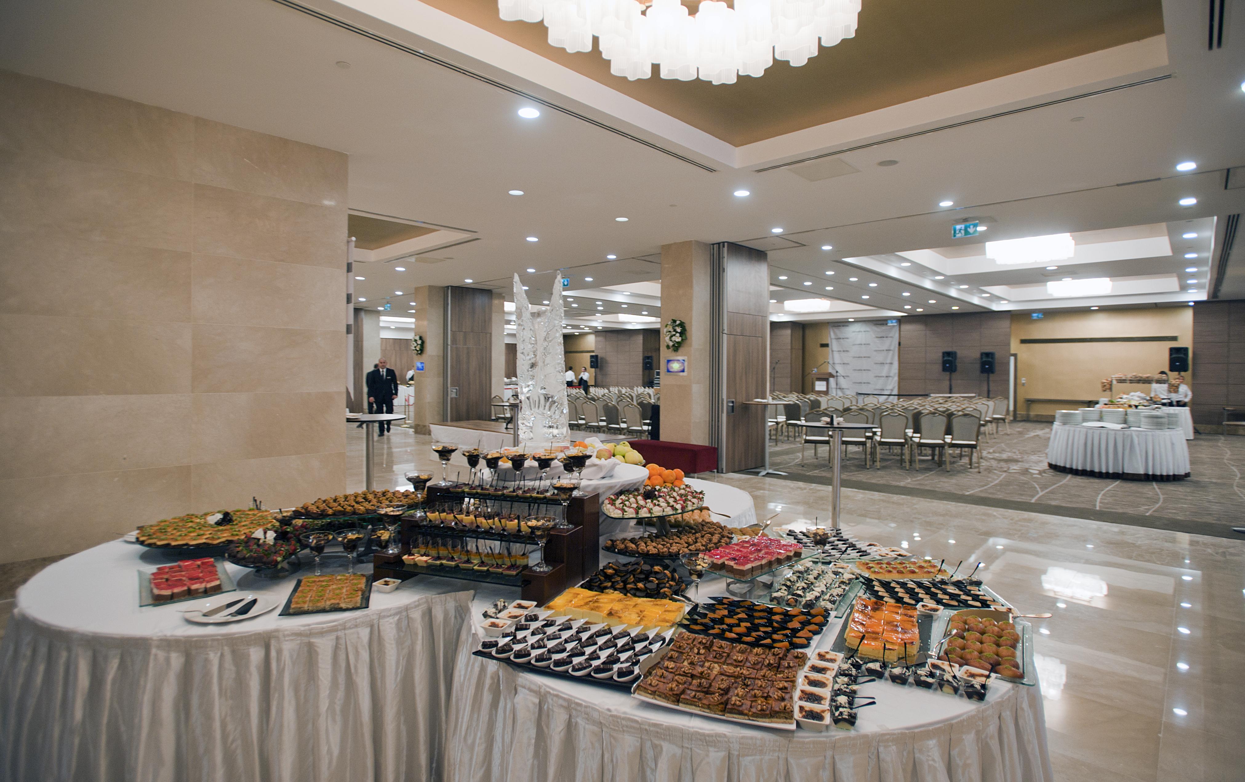Cevahir Hotel Istanbul Asia Luaran gambar A buffet at a hotel