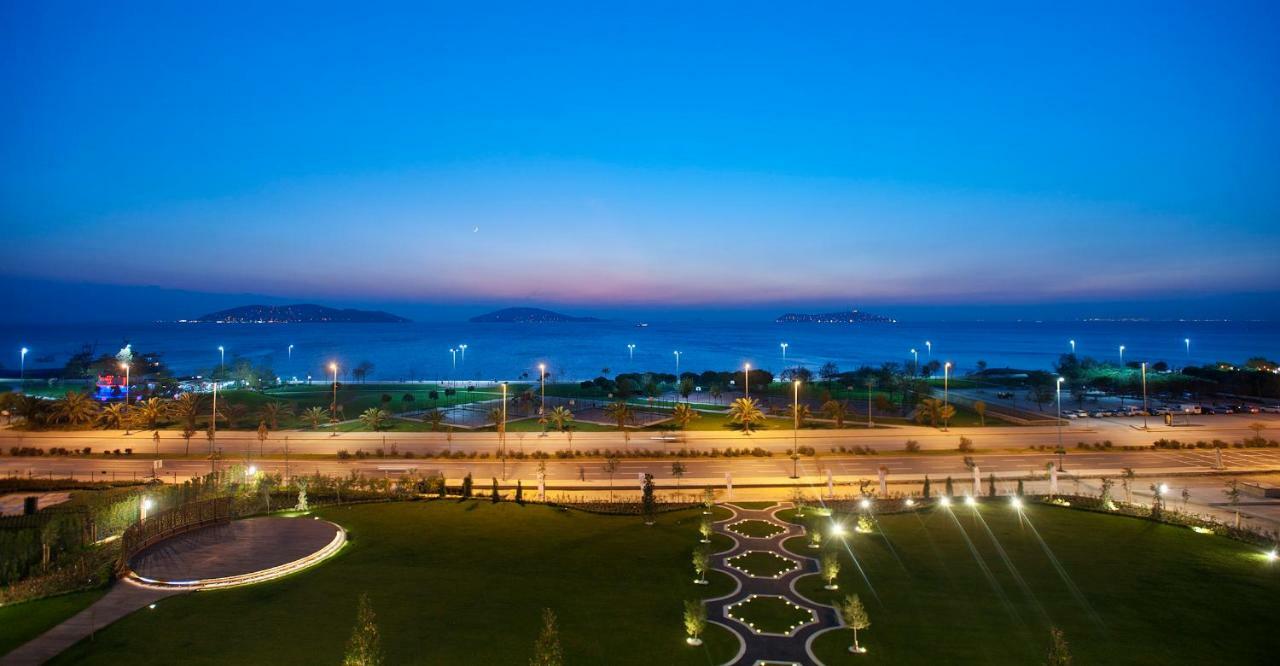 Cevahir Hotel Istanbul Asia Luaran gambar View of the park at night