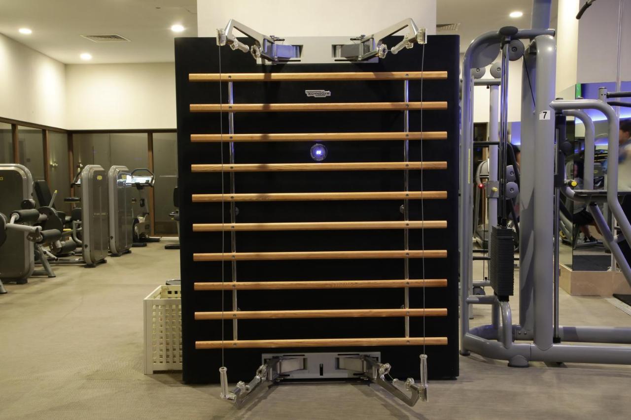 Cevahir Hotel Istanbul Asia Luaran gambar A climbing machine